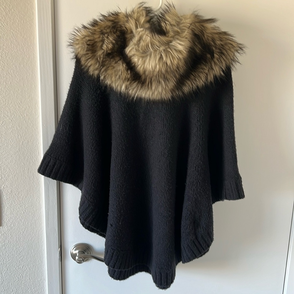 Michael Kors cape sweater with detachable faux fur collar. Size M.